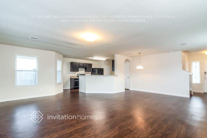 Building Photo - 6111 El Oro Dr