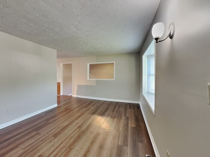 Building Photo - 1502 Elizabeth Dr