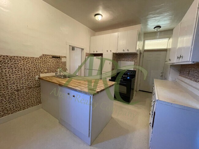 Building Photo - 501 Van Buren St