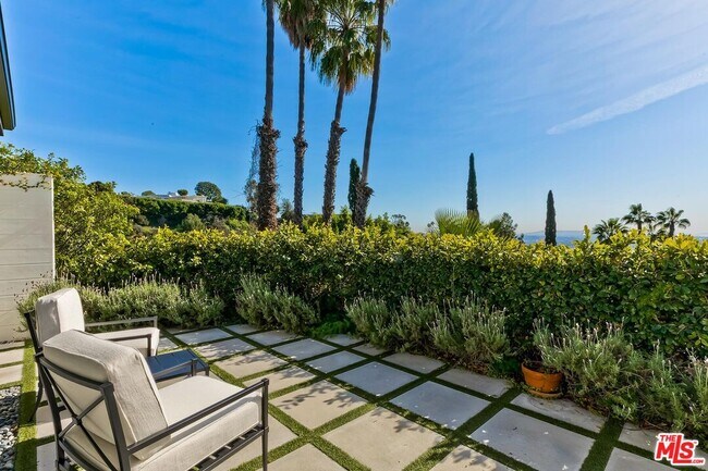 Building Photo - 1075 Wallace Ridge