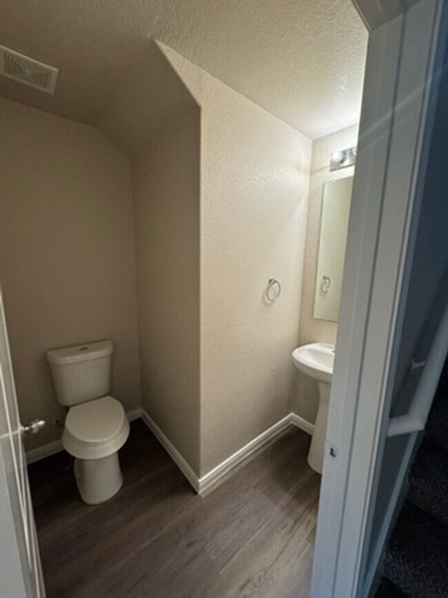 Building Photo - 3-Bedroom Home in Southeast San Antonio with Spacious Backyard & Open Layout