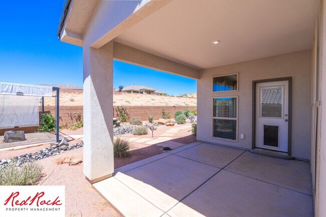 Building Photo - Stunning 4 Bedroom Home. Dog friendly!