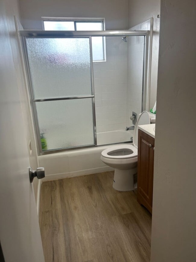 Building Photo - Enjoy this single family home with 3 bedrooms and 1 bathroom near downtown Bakersfield - COMING S...