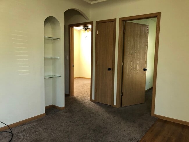 Building Photo - Awesome 2 bedroom 1 bath with basement, fe...