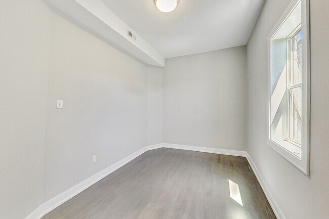 Building Photo - 2131 W Ohio St
