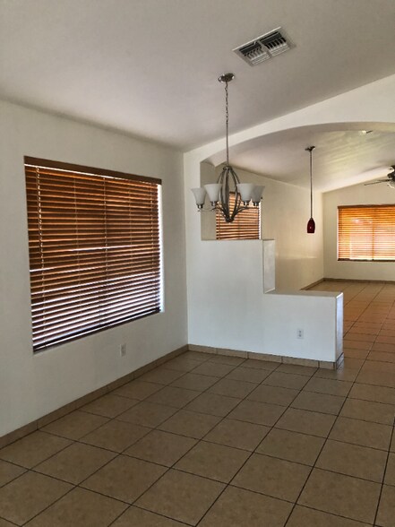 Building Photo - 8211 W Behrend Dr