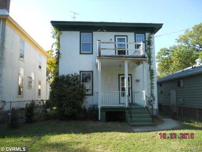 Building Photo - Large house on the North Side of town! Central HVAC, Laundry, Large yard, all appliances.