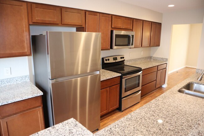 Building Photo - Charming Townhome Nestled in a Private Cul...