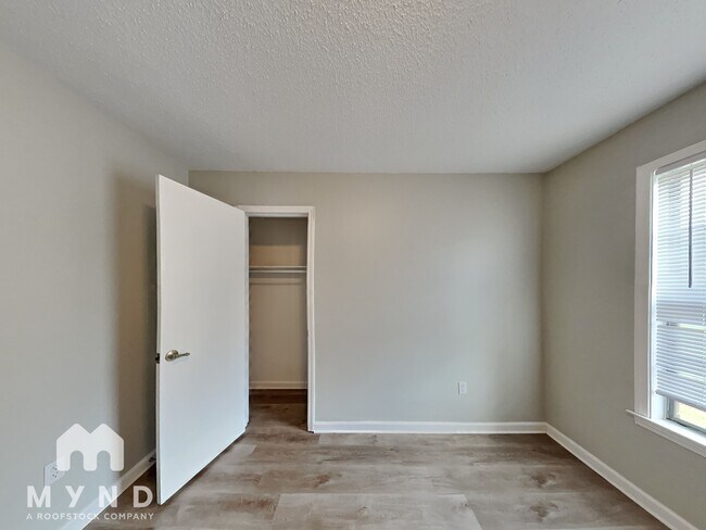 Building Photo - 7301 Hollorn Ln