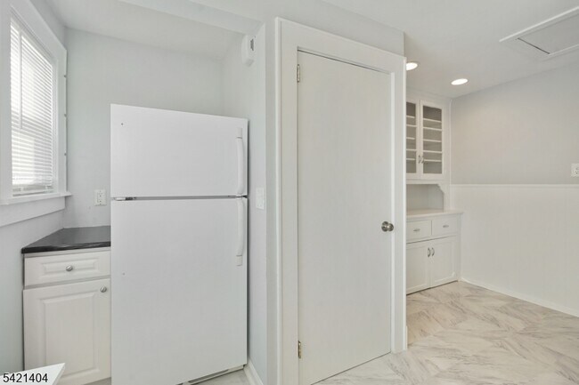 Building Photo - 23 Meeker Pl