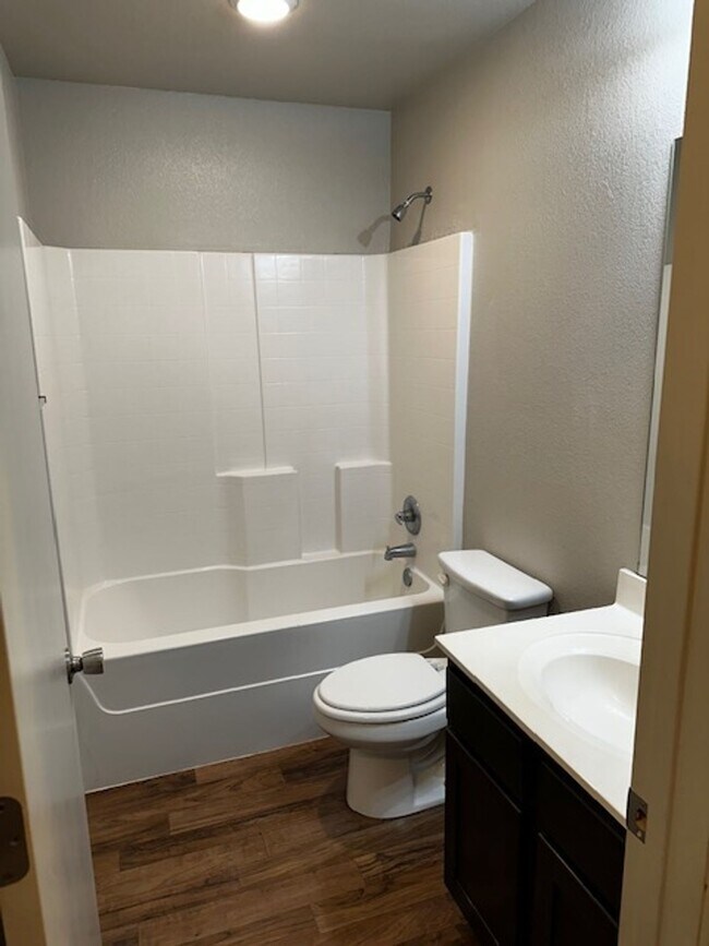 Building Photo - 2433 Stoneham Ct