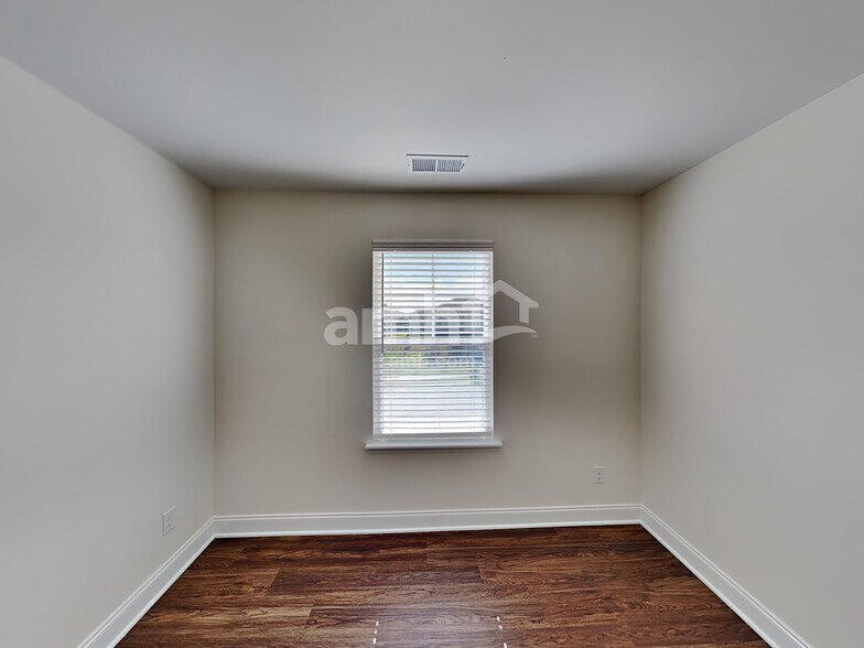 Building Photo - 3017 Lucky Ln