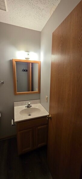 Building Photo - 5885 Callaway Cir