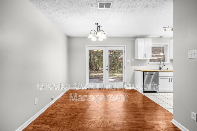 Building Photo - 615 W Tietgen St