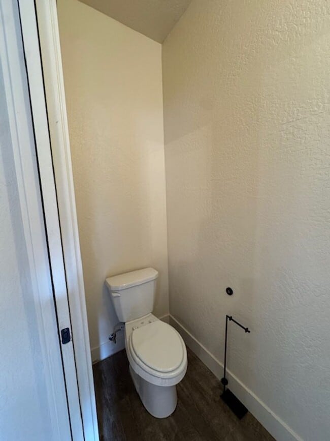 Building Photo - BM2613