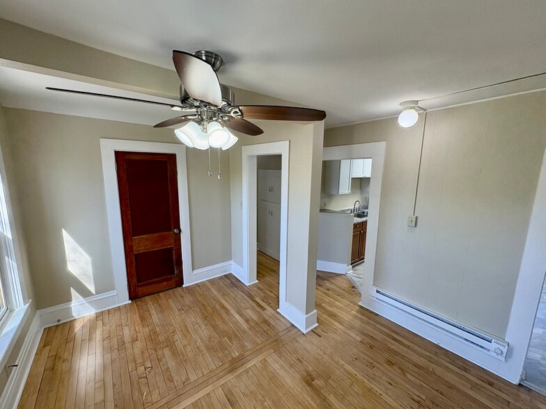 Building Photo - 941 Main St