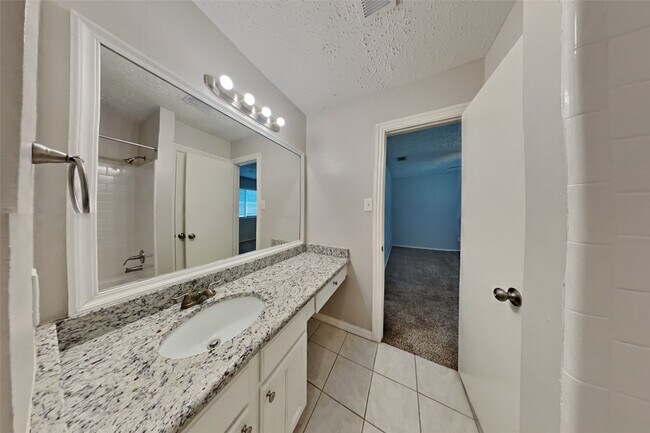 Building Photo - 16358 Maplemont Dr