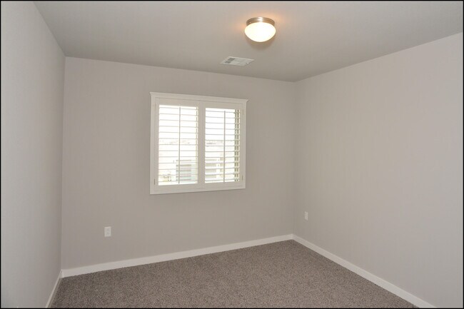 Building Photo - 945 Penrith St