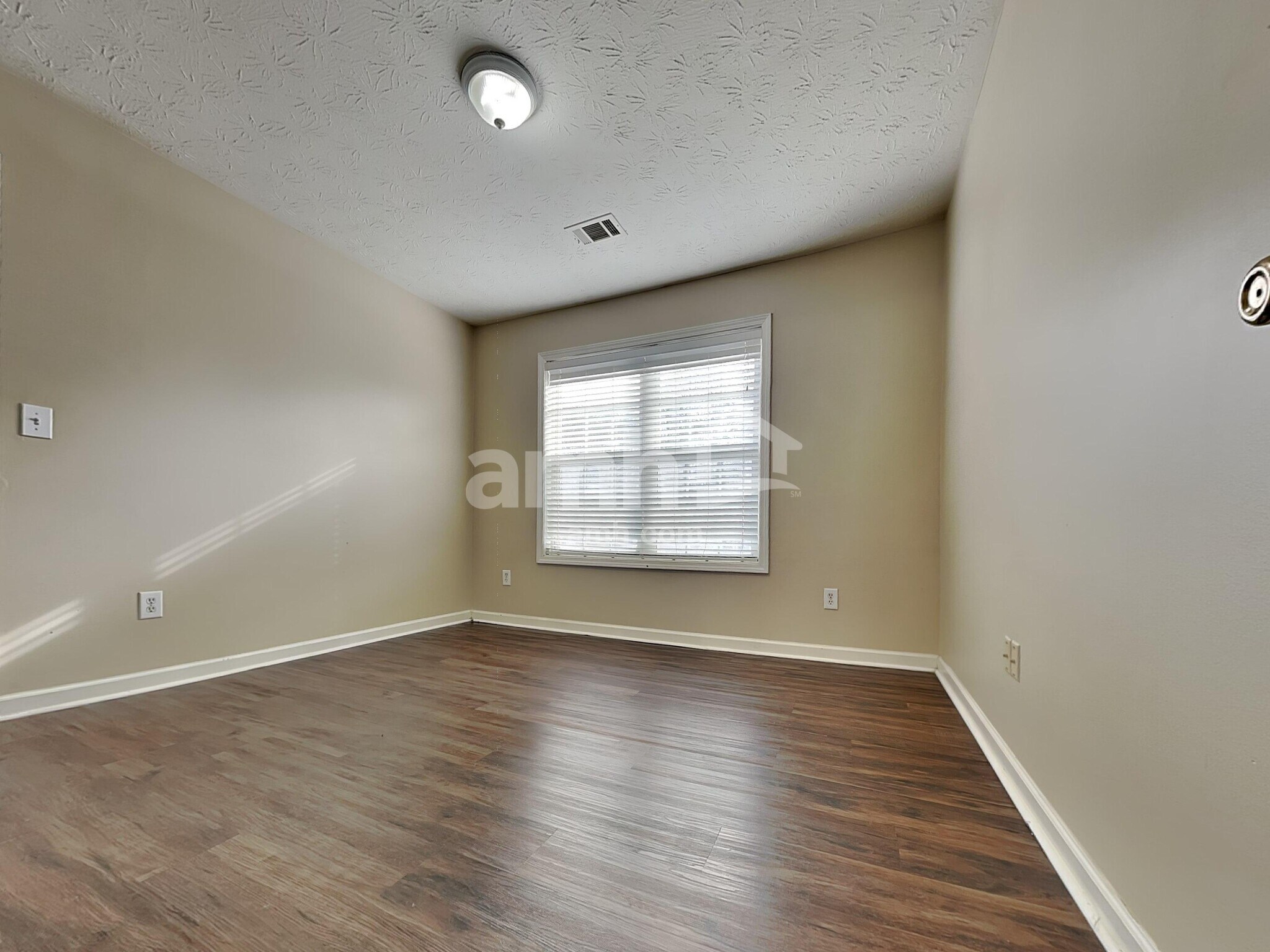 Building Photo - 682 Simon Park Cir