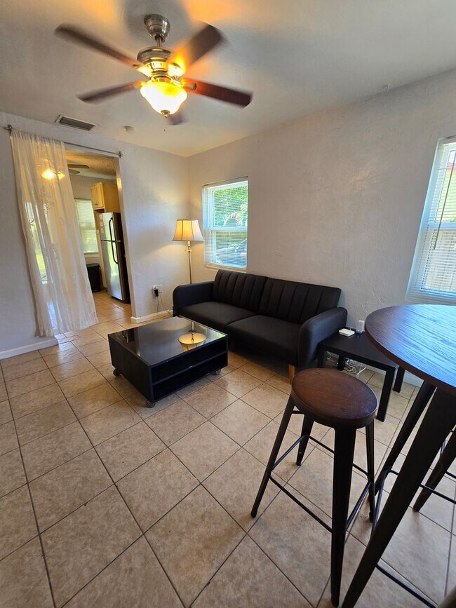 Building Photo - 1148 Highland St