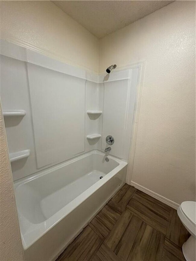 Building Photo - Spacious 4 bedroom, 2.5  bath house near B...
