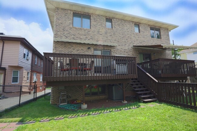 Building Photo - 443 Wilfred Terrace