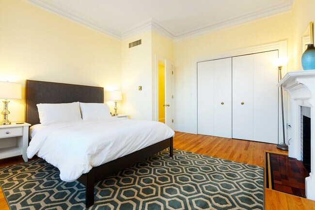 Building Photo - 396 Commonwealth Ave #3C Boston MA 02215