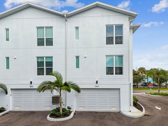 Building Photo - A charming coastal townhouse, just minutes from downtown St. Pete!