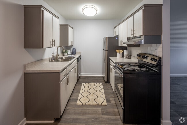 1BR, 1BA - 650SF - Kitchen - The Vale