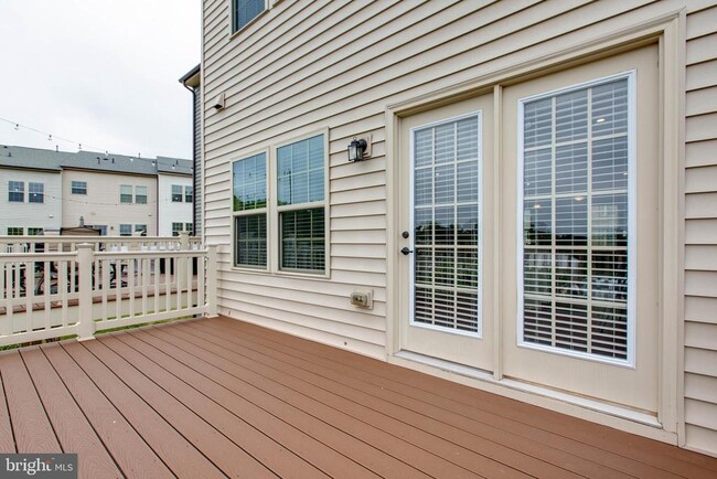 Building Photo - 7912 N Gladden Farm Way