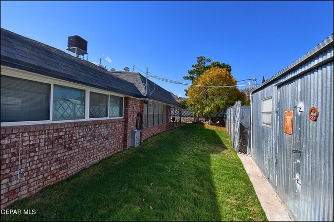 Building Photo - 3433 Clearview Ln