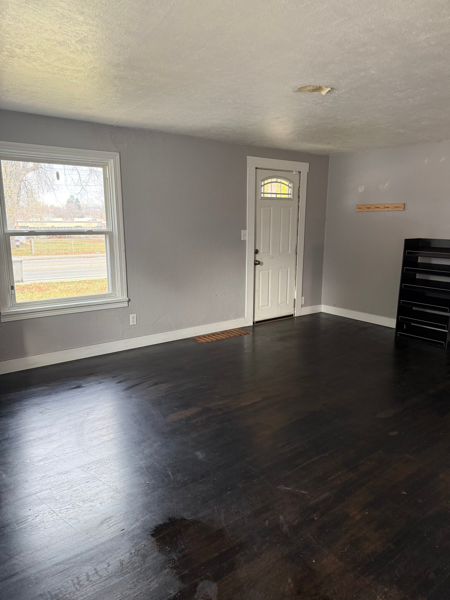 Building Photo - 9518 E Broadway Ave