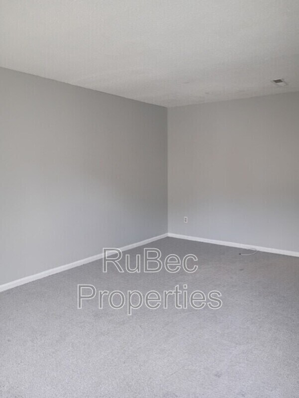Building Photo - 913 Nottingham Dr