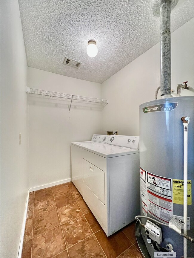 Building Photo - 308 Holly Cove