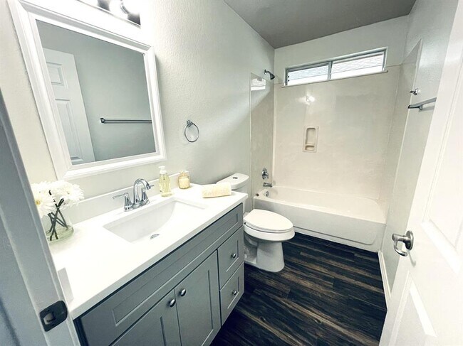 Building Photo - 5216 English Glade Dr