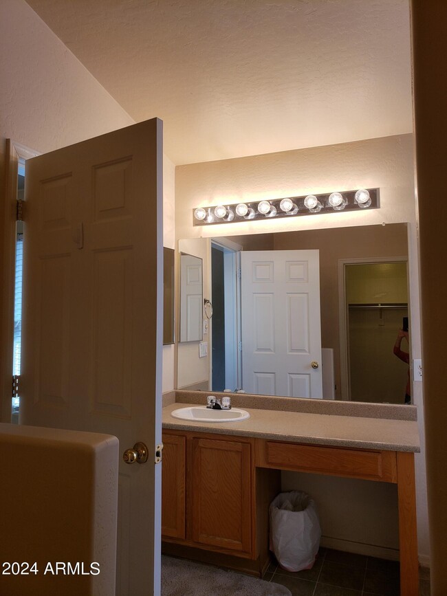 Building Photo - 8624 N 68th Dr