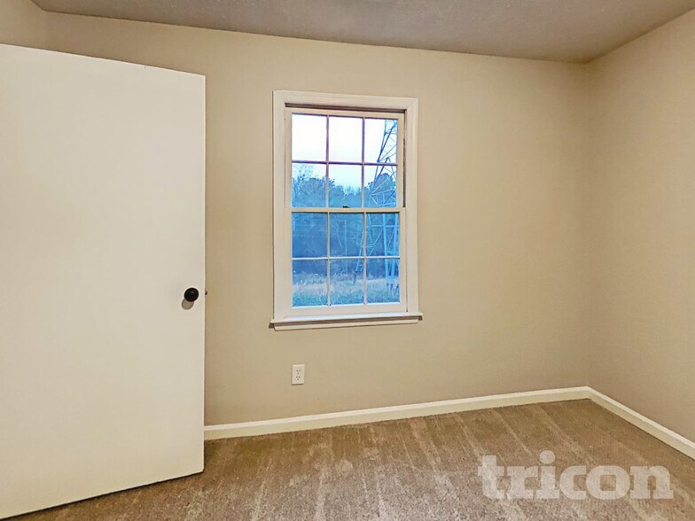 Building Photo - 4659 Sierra Ct