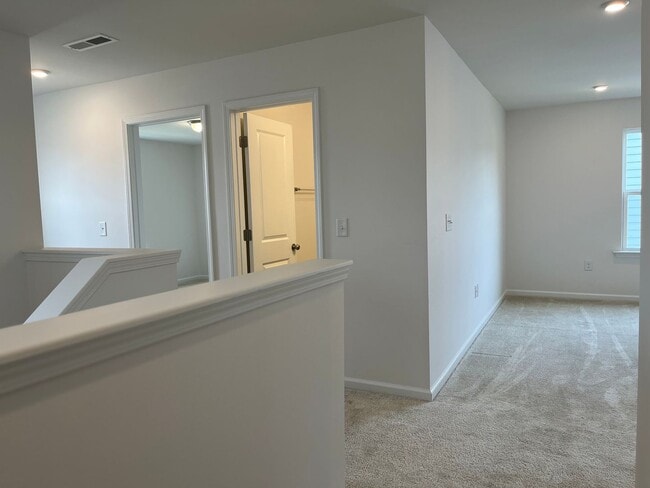 Building Photo - Stunning, Elegant Residence in Fuquay-Vari...