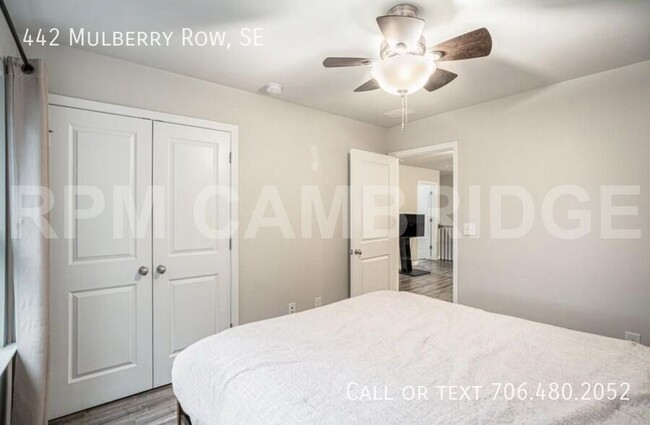 Building Photo - Luxury Townhome for Rent in the Gated Comm...