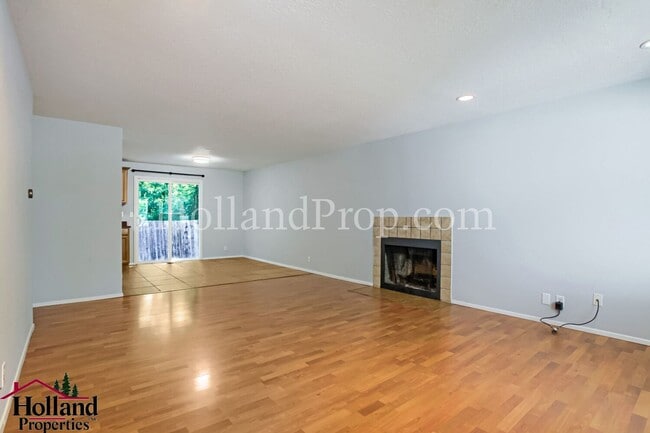 Building Photo - 6860 SW 188th Ave