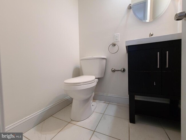 Building Photo - 250 S Washington St