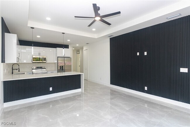 Building Photo - 843 Duplex St E