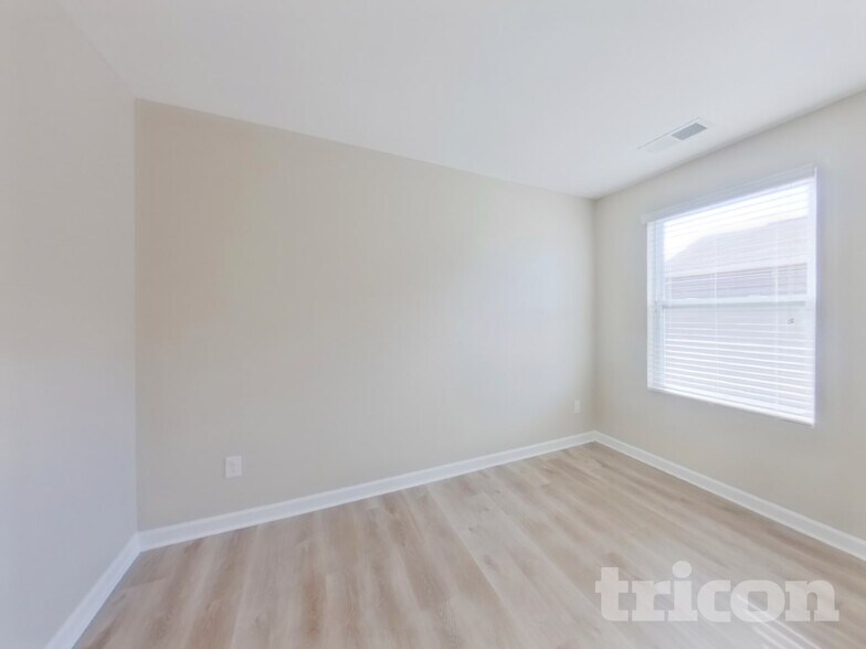 Building Photo - 753 Prominence Rd