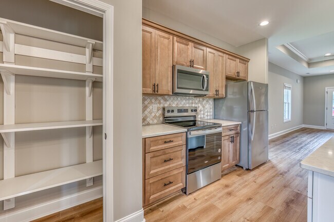 Building Photo - 319 Monroe Dr