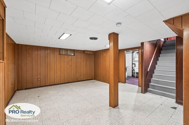 Building Photo - Recently Remodeled 2 Bedroom Home