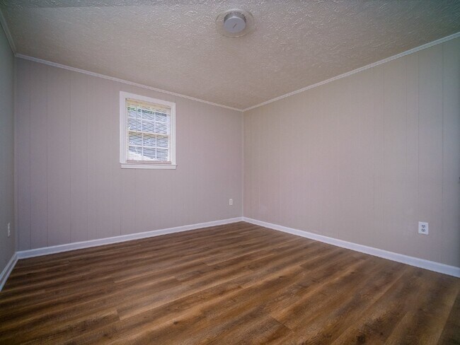 Building Photo - "Charming 3-Bedroom Retreat in Kings Mountain - Cozy 1050 sqft Home!"