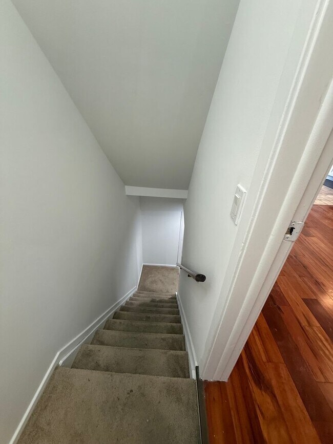 Building Photo - 1082 Greenhills Dr