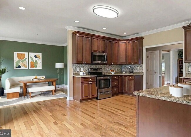 Building Photo - 2277 Poplar Rd