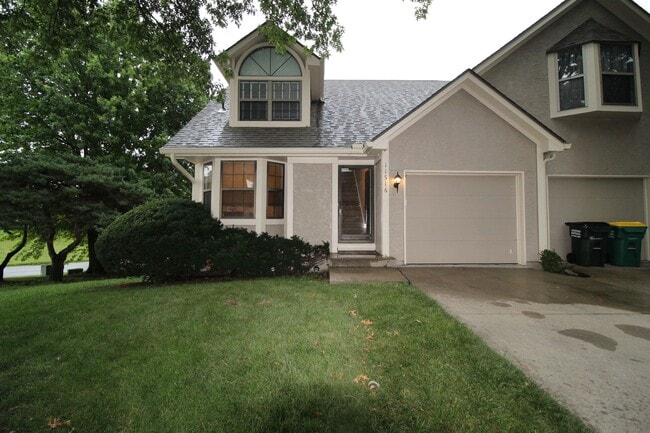 Primary Photo - Beautiful 2+ Bedroom 4 Bath Townhome In Ov...