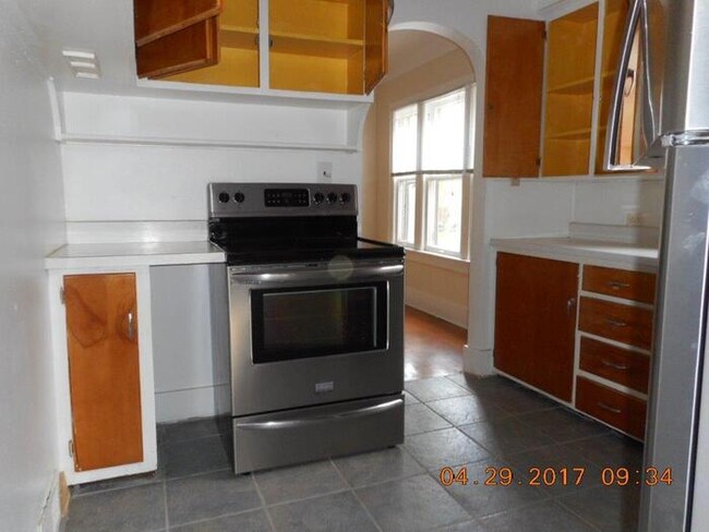 Building Photo - Awesome 3bed 2 bath house in downtown Kala...